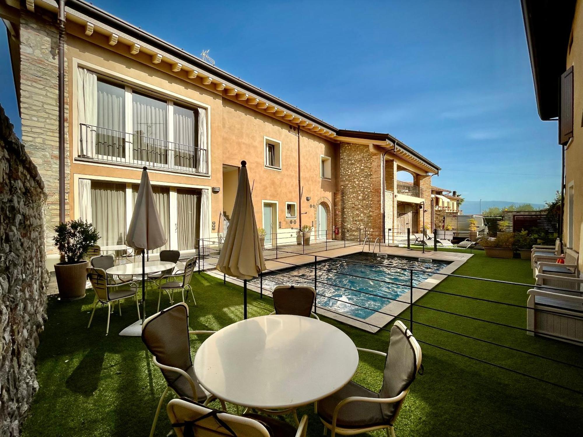 Villa Fontanelle Gardapartments Польпенацце-дель-Гарда Экстерьер фото