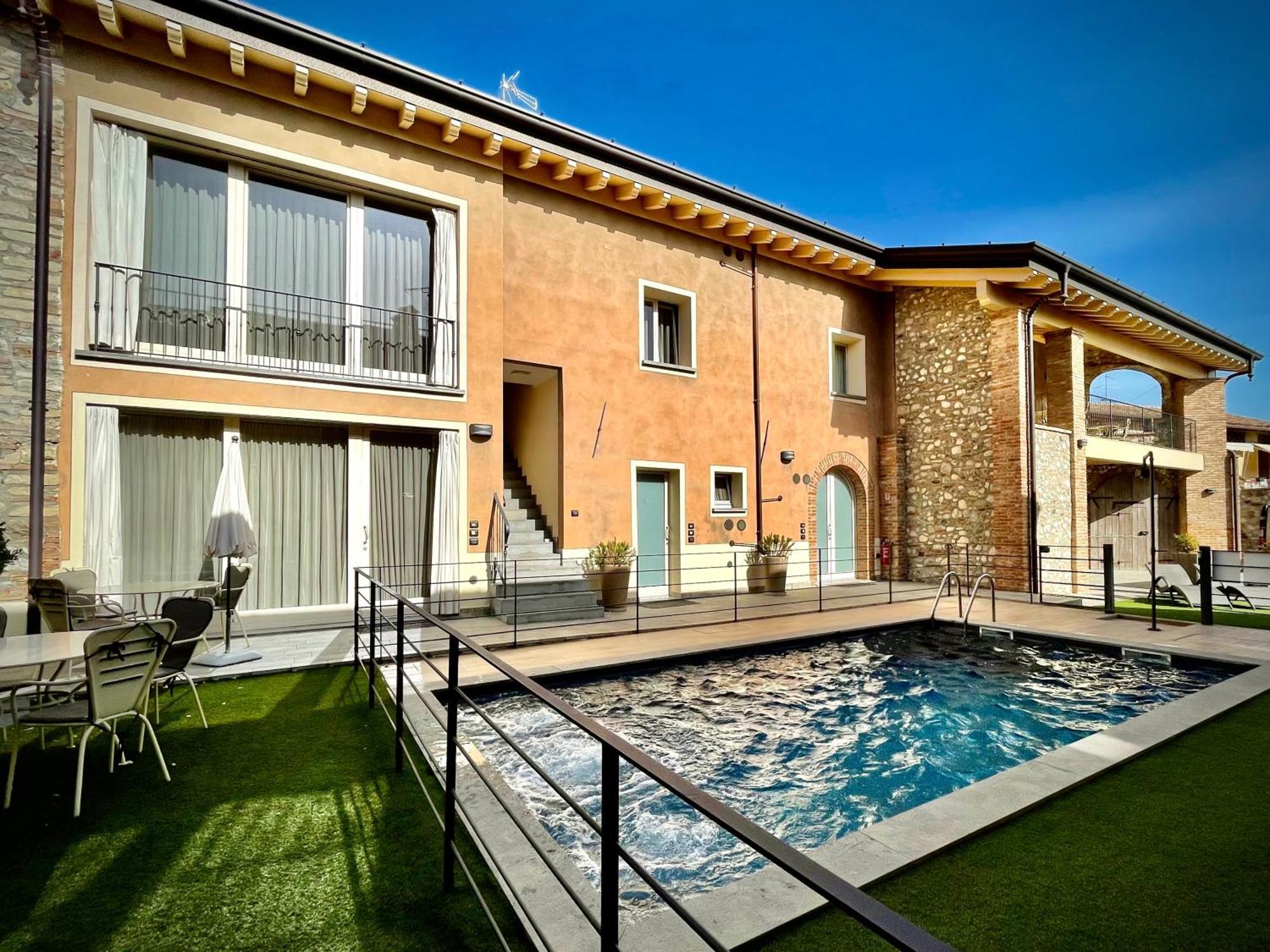 Villa Fontanelle Gardapartments Польпенацце-дель-Гарда Экстерьер фото
