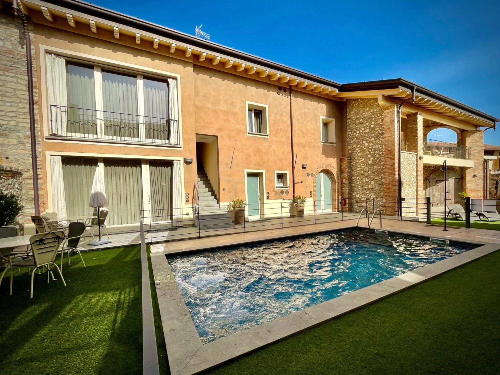 Villa Fontanelle Gardapartments Польпенацце-дель-Гарда Экстерьер фото