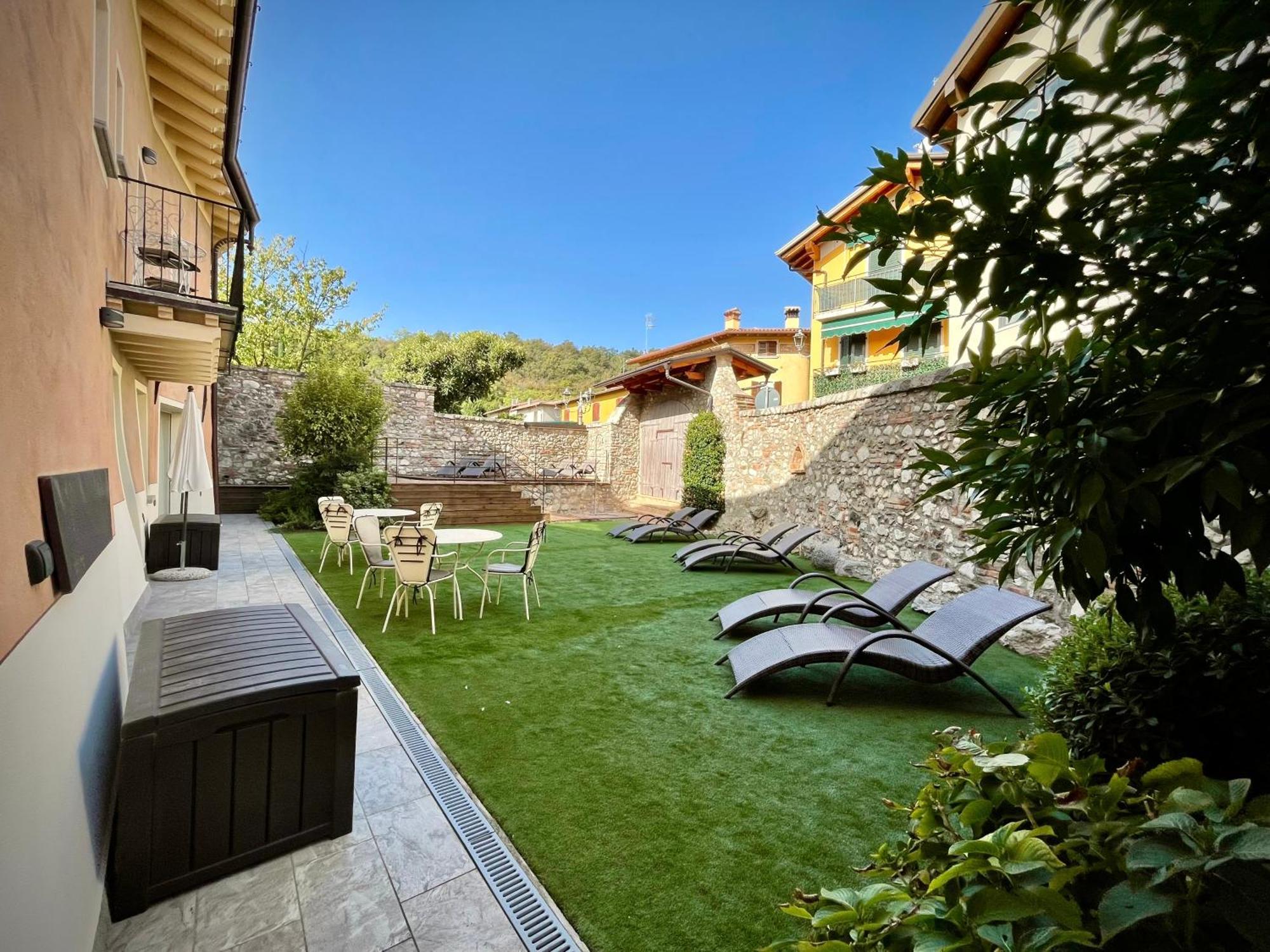 Villa Fontanelle Gardapartments Польпенацце-дель-Гарда Экстерьер фото