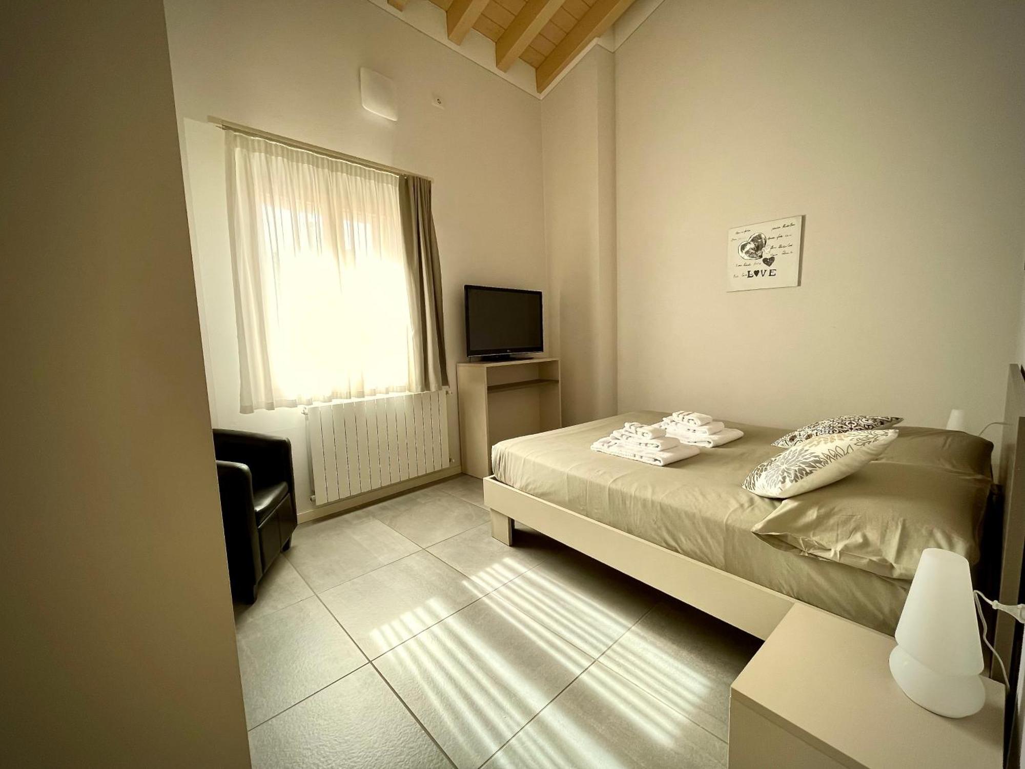 Villa Fontanelle Gardapartments Польпенацце-дель-Гарда Экстерьер фото